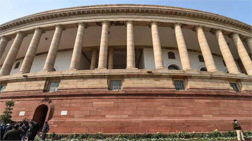 Rajya Sabha में 12 सांसद निलंबित, सदन कल तक के लिए स्थगित