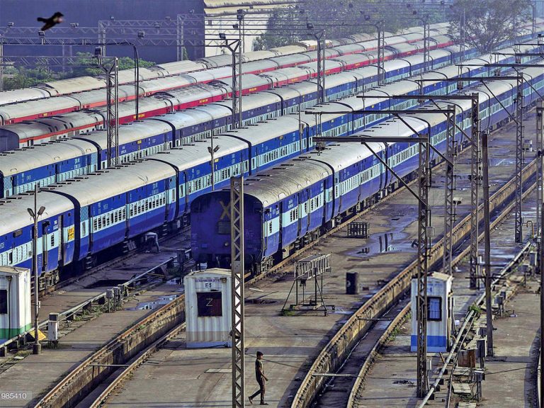 Indian Railway: इन यात्रियों पर भारतीय रेलवे हुए महरबान, नई साल से मिलेगी यह सुविधा