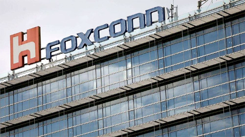 Apple Foxconn Plant फूड पॉइजनिंग की समस्या आने पर एपल का फॉक्सकॉन प्लांट बंद, कर्मचारियों को मिलती रहेगी सैलरी