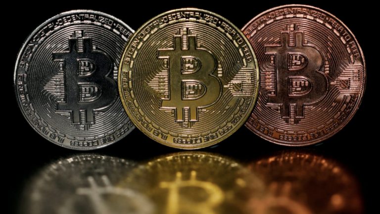 Bitcoin Latest Rate गिरते गिरते बिटकॉइन पहुंची 41,609 डॉलर पर,  आज दोपहर 12 बजे 3 फीसदी से अधिक गिरावट