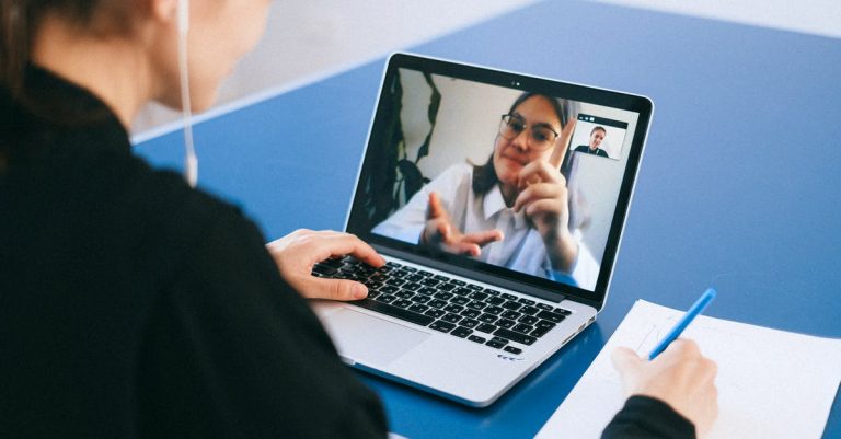 Online Video Calling: Zoom या Google Meet पर है वीडियो कालिंग? और आप नहीं है तैयार, तो इन 5 कमाल की टिप्स को करे फॉलो