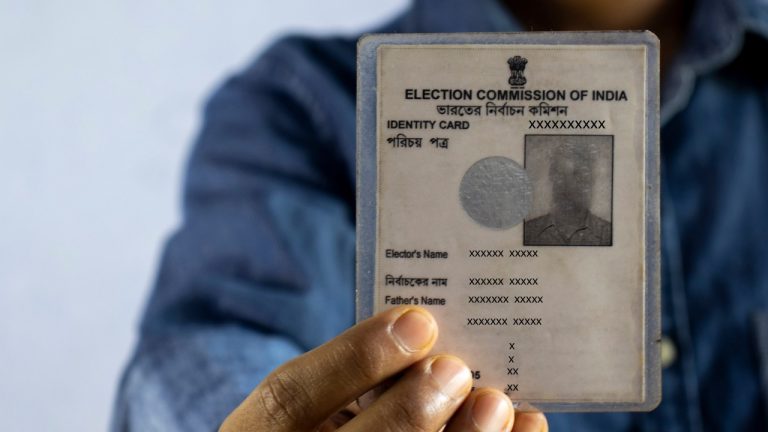 Voter ID Card : क्या अभी तक नहीं बनवाया वोटर आई कार्ड ? तो घर बैठे इन सिंपल स्टेप्स को करे फॉलो