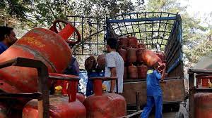 Lpg Price नव वर्ष में कम हुए एलपीजी सिलेंडर के दाम, इंडियन ऑयल 100 रुपए की कटौती