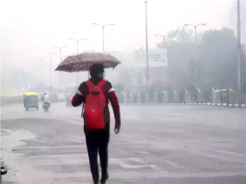 Weather North India : आज बारिश की संभावना, बढ़ सकती है ठंड