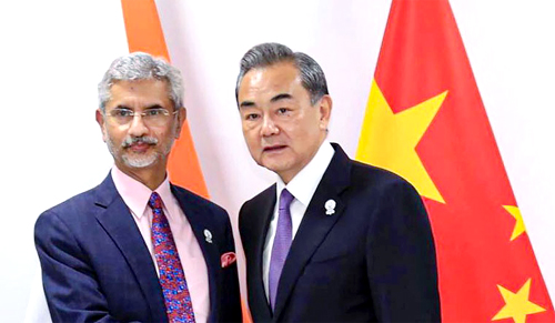 China Foreign Minister India Tour : चीन के विदेश मंत्री ने भारतीय विदेश मंत्री से की मुलाकात, यूक्रेन युद्ध के भू-राजनैतिक पहलुओं पर हुई चर्चा