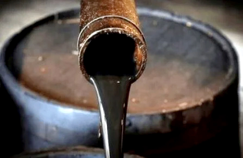 Crude Oil का भाव 4 डालर प्रति बैरल घटा