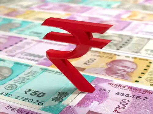 Indian Currency : डालर के मुकाबले 19 पैसे मजबूत हुआ रुपया