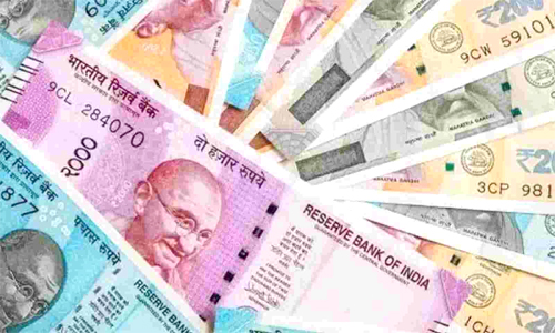 Indian Currency : कमोडिटी की कीमतें घटी, रुपया 23 पैसे हुआ मजबूत