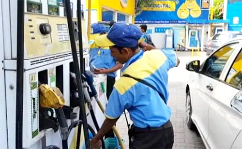 Petrol Price Hike : लगातार दूसरे दिन बढ़े पेट्रोल और डीजल के दाम, जानें आपके शहर में क्या है प्राइस