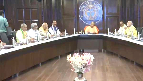 UP CM First Cabinet Meeting : प्रधानमंत्री अन्न योजना अगले 3 महीने तक रहेगी जारी