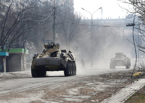 Russias 12.8 km long convoy headed towards the city of Izum!